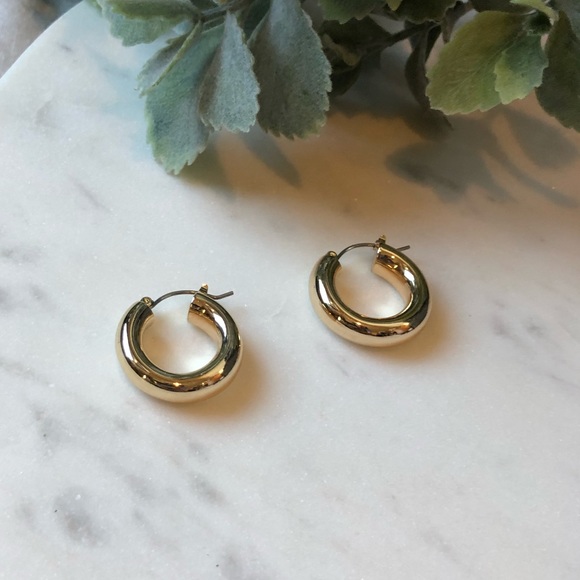 The Esme - Classic Gold Hollowed Mini Hoop - Picture 2 of 4